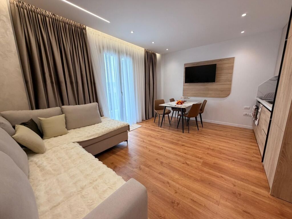 APARTAMENT 1+1 BALLKON -PËR QIRA 🏡
