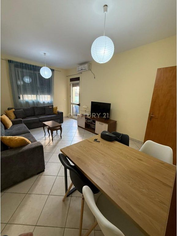 Shitet Apartament 1+1 – Shkëmbi i Kavajës | Vijë e Parë Deti