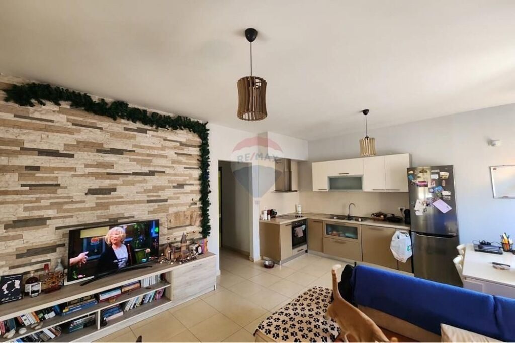 Apartament 2+1 ne shitje , Cristal Center