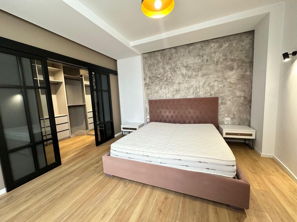 Apartament me qira vjetore , Kopshti Zoologjik
