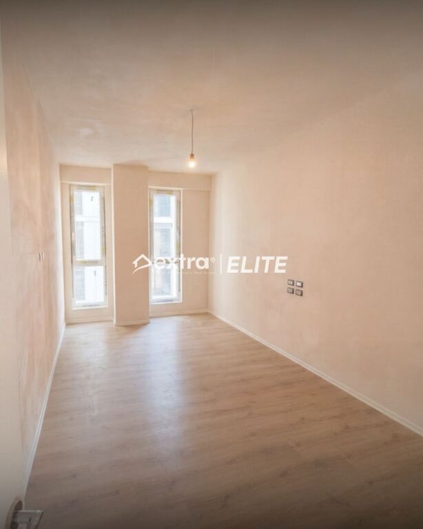 Shitet Apartament 3+1+2 Komuna e Parisit, Tiranë
