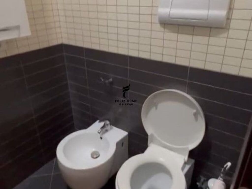 APARTAMENT ME QERA 1+1 KOMPLEKSI DELIJORGJI 60.000 LEKE FH-64662