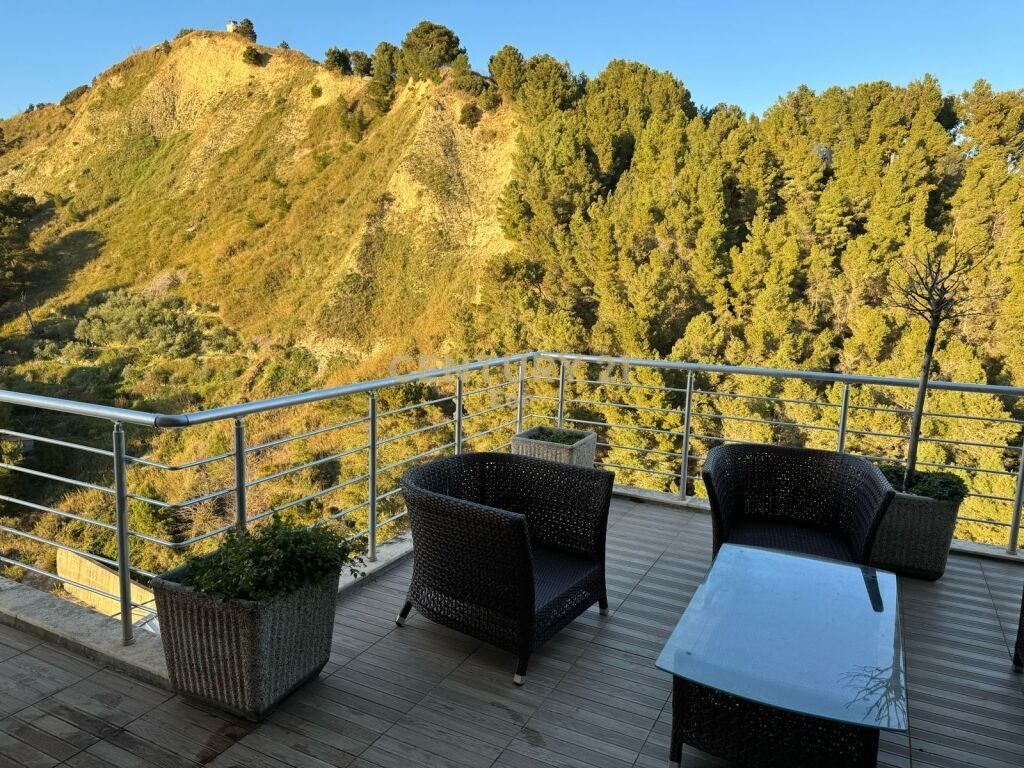 SHITET SUPER APARTAMENT ME PAMJE DETI NE VOLLGA, DURRES!