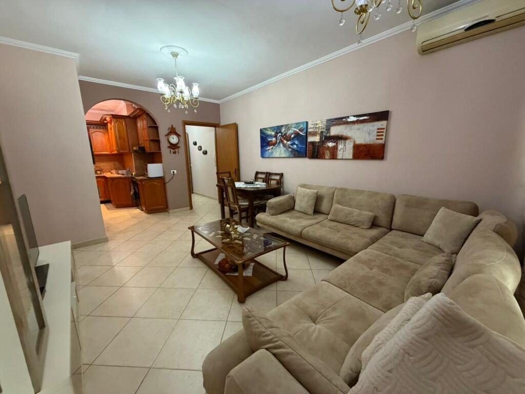 🏡 JEPET ME QERA 2+1 – 📍  Yzberisht (pranë Big Market)💶 Çmimi: 450 € / muaj  
