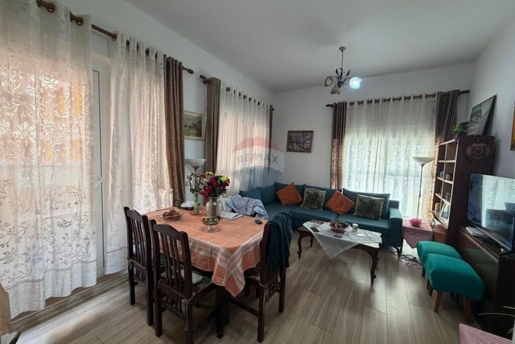 Shitet Apartament 2+1 tek Kompleksi Mangalem