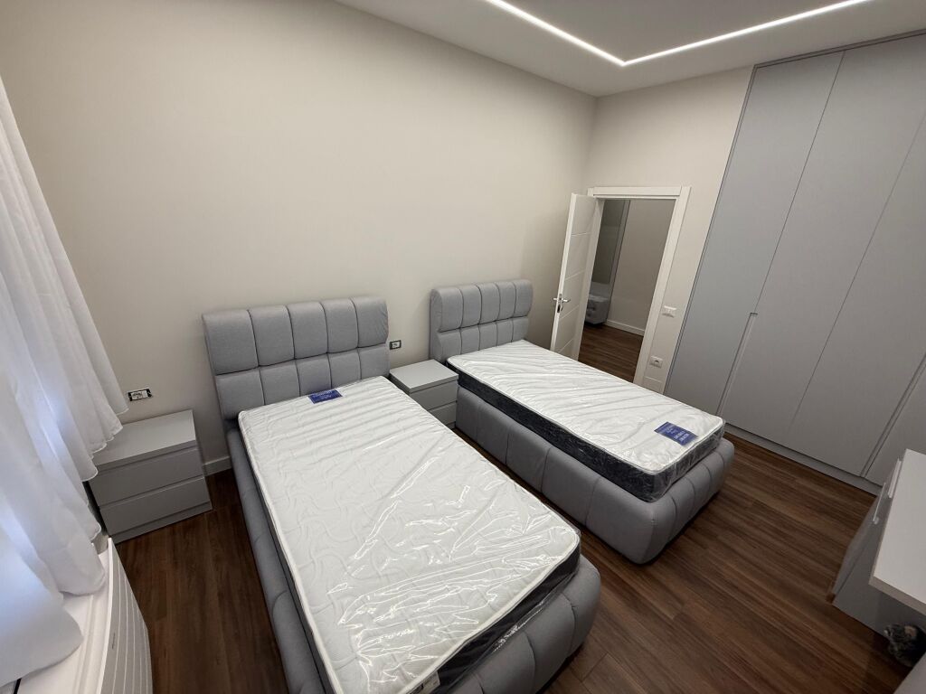 🏡 Affittasi appartamento 2+1+2 + 2 posti auto 📍 Selitë – Kodra e Diellit, una delle zone più tranquille ed esclusive di Tirana
