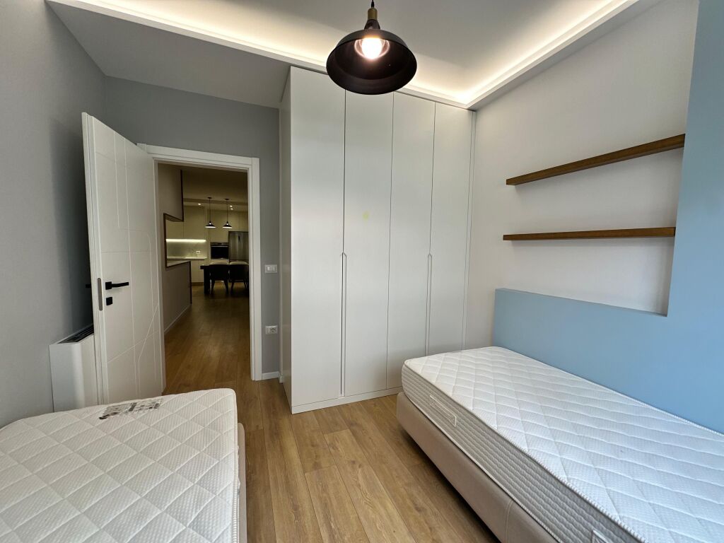 Apartament me qira vjetore , Kopshti Zoologjik
