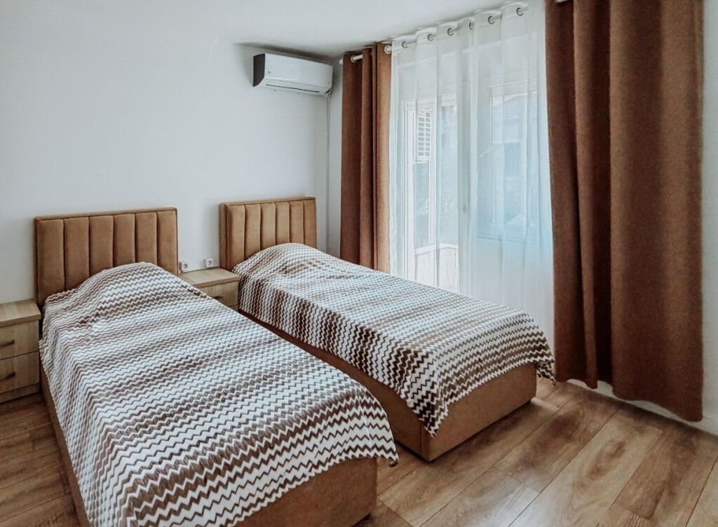 🏡 Apartament luksoz 2+1 + garderobë me qira në Qendër (Myslym Shyri)