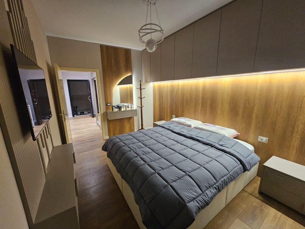 Shitet apartament lluksoz 1+1 te Liqeni i Thate