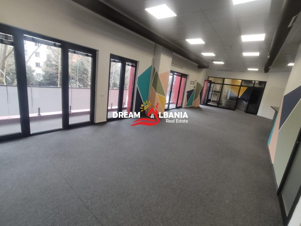 Ambient Biznesi me Qera pranë Kompleksit Arlis (ID 42611411)