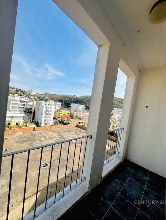 Apartament 2 + 1 për shitje tek Shkëmbi i Kavajës