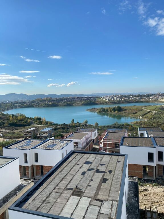 Shitet apartament 2+1 te Liqeni i Farkes