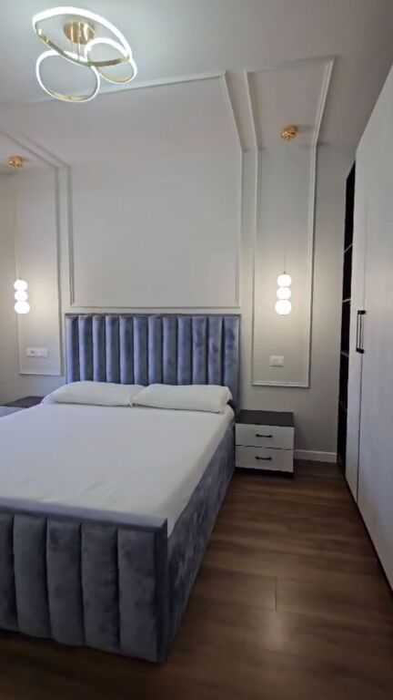 Shitet apartament 1+1 në Komunës e Parisit.