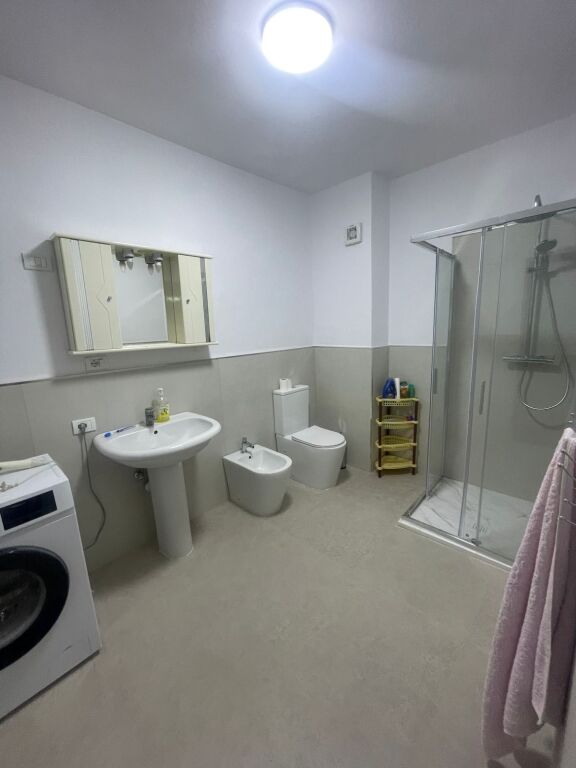 Jepet me qira apartament 2+1 – Brryl, Tiranë