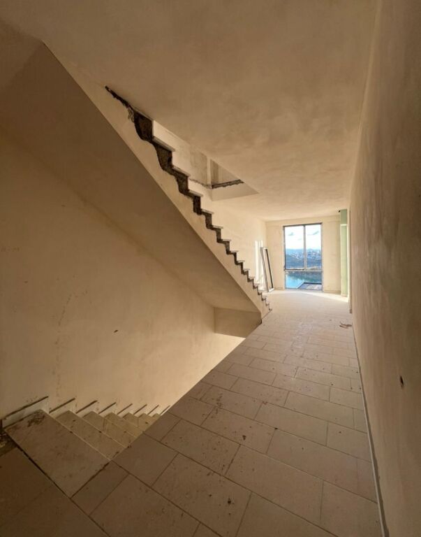 Shitet apartament 2+1 te Liqeni i Farkes