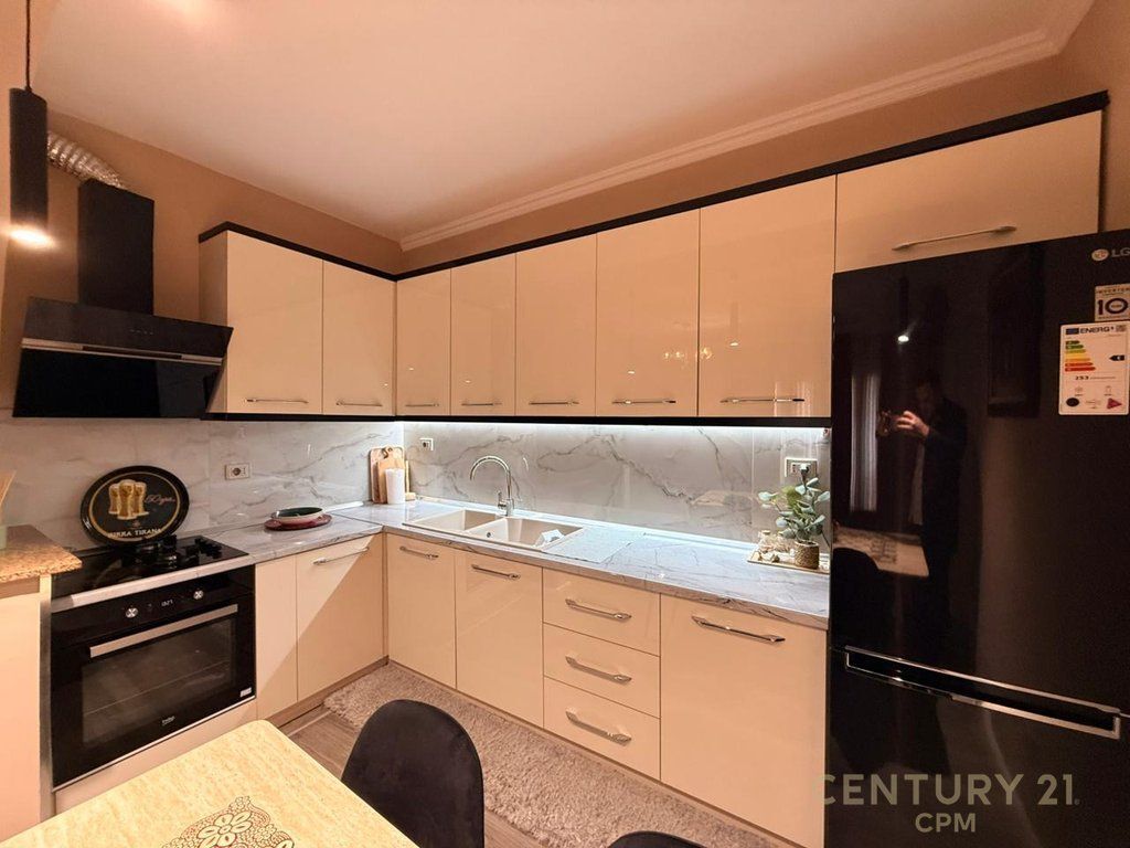 Apartment 2+1 for rent at Komuna e Parisit