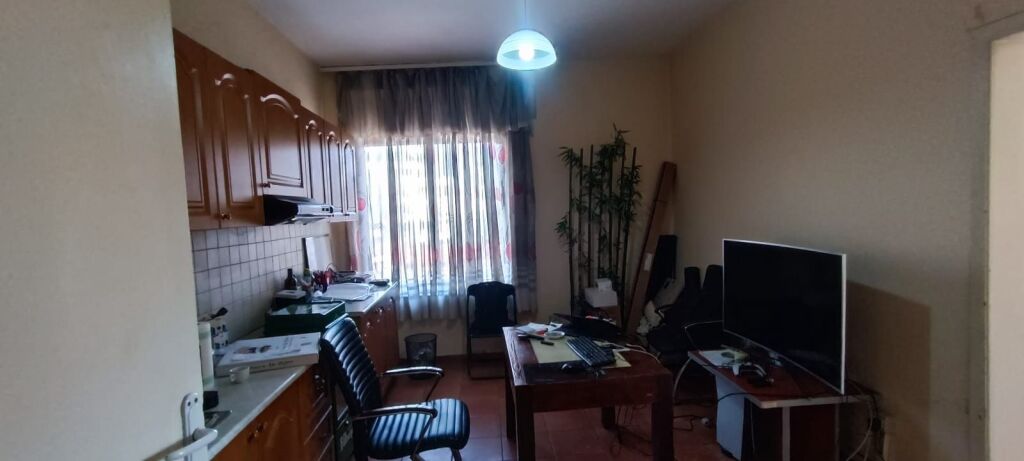 UFFICIO IN AFFITTO  VIA ELBASAN 100 M2 70.000 LEKE