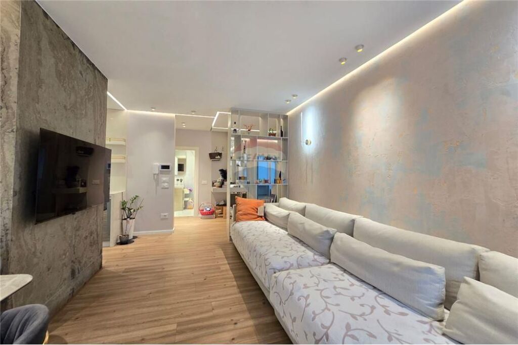 Apartament 2+1 me qera Pazari Ri