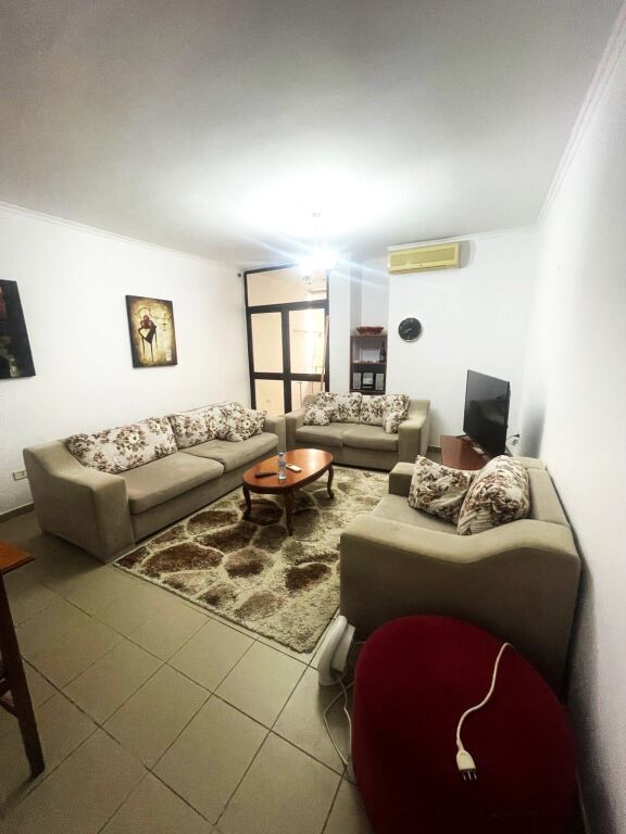 Jepet me qira apartament 2+1 – Brryl, Tiranë
