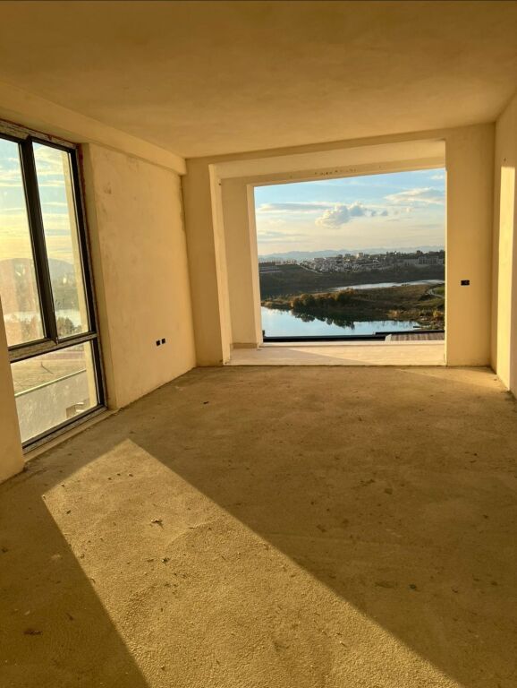 Shitet apartament 2+1 te Liqeni i Farkes