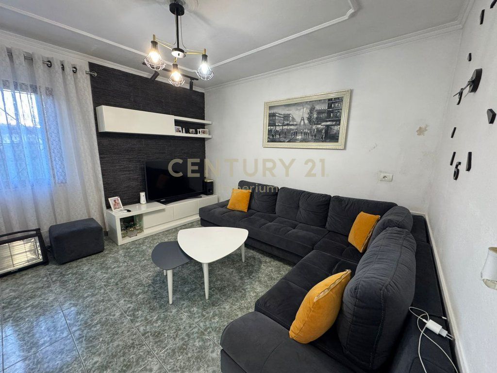 EKSKLUZIVE , Vilë 2-katëshe për shitje – Mundësi ideale banimi dhe investimi