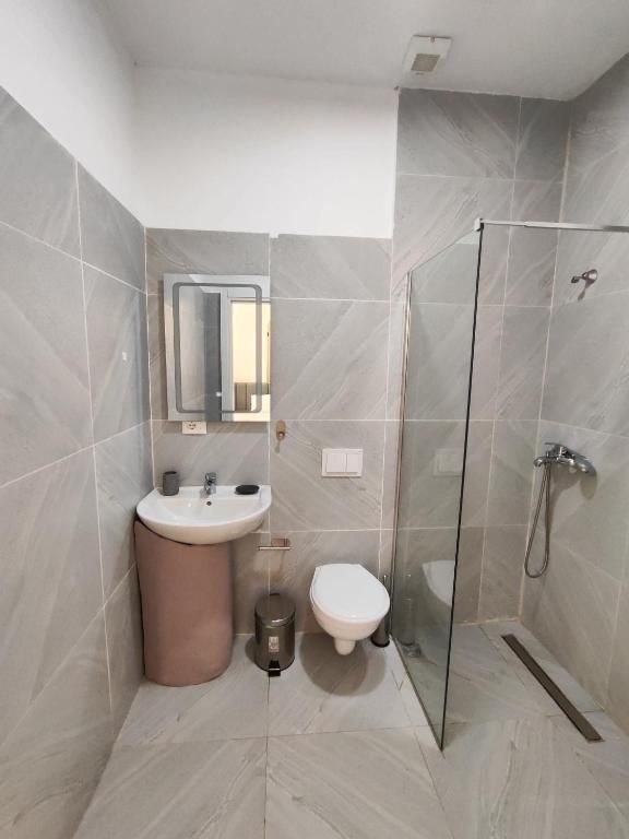 Shitet Apartament 1+1 170 000 Euro Drimadhes