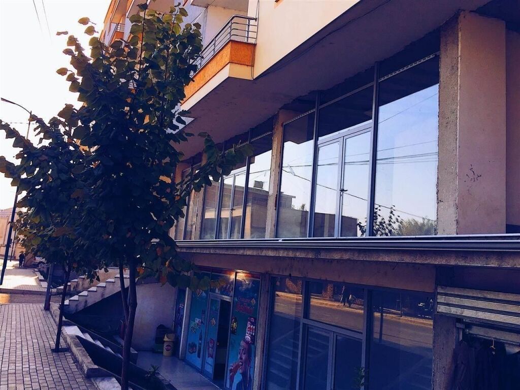jepet me qera apartament 2+1 Kati 3, 110 m² (pranë Kafes së Rremës, Rruga Faik Kulla - 30.000 ALL/muaj / Preferohen çifte) Tirane, jepet me qera apartament 2+1 Kati 3, 110 m² (pranë Kafes së Rremës, Rruga Faik Kulla - 30.000 ALL/muaj / Preferohen çifte)