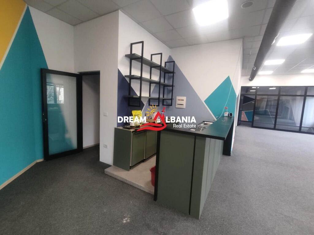 Ambient Biznesi me Qera pranë Kompleksit Arlis (ID 42611411)