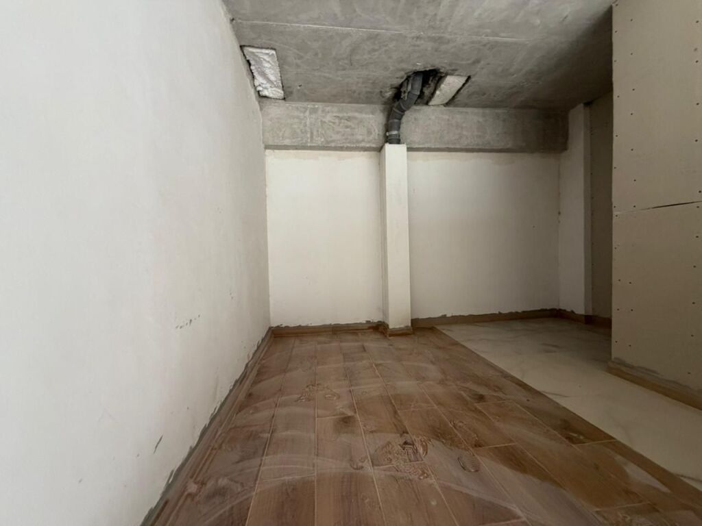 🏢 IN AFFITTO – Locale Commerciale  📍 Vicino all'ex Campo di Aviazione💸Prezzo: 1100 euro/mese