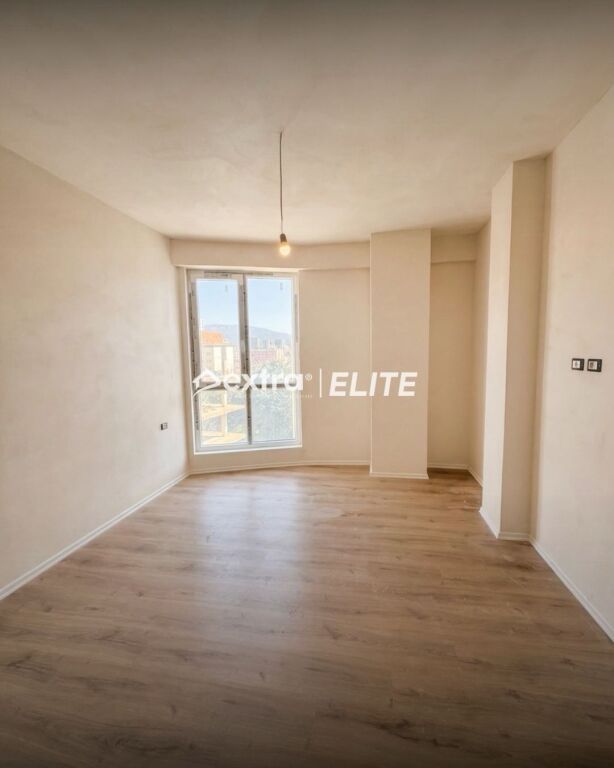 Shitet Apartament 3+1+2 Komuna e Parisit, Tiranë