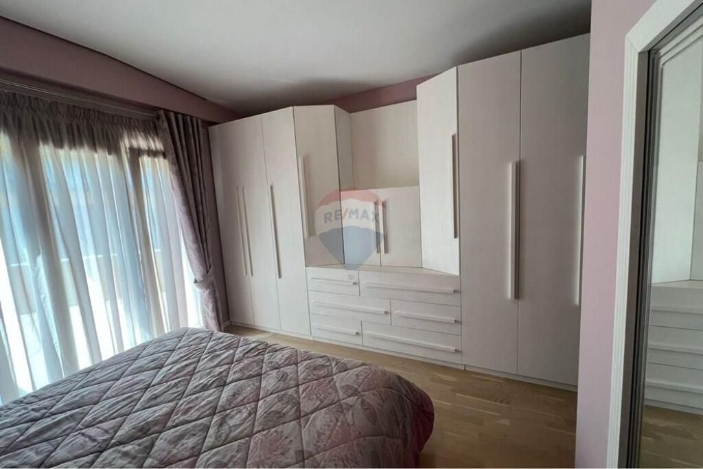 Duplex per shitje me pamje nga Liqeni i Thate!