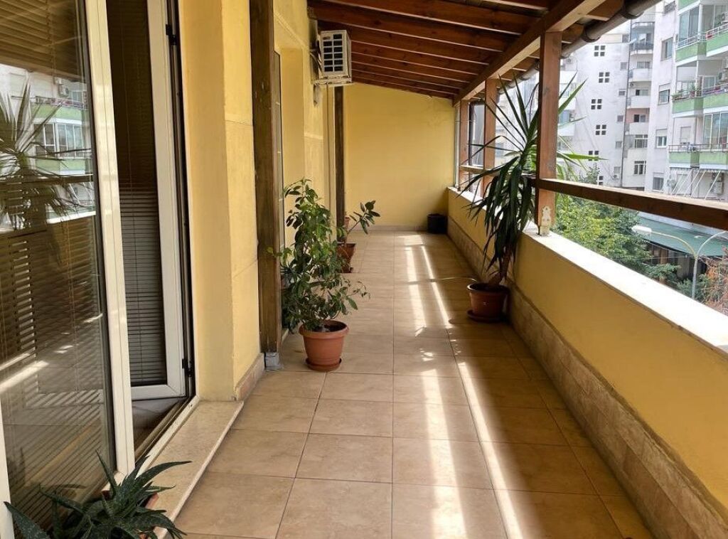 🏢 Zyrë me Qira në Don Bosko