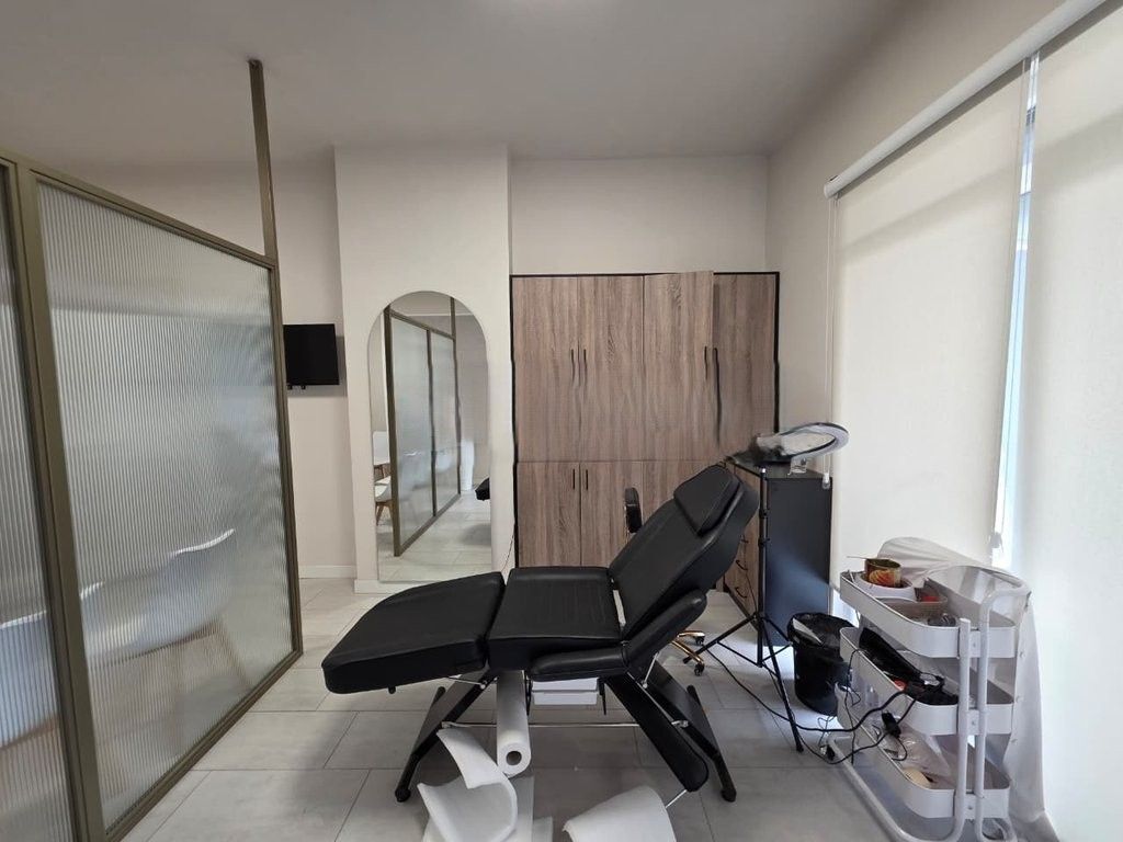 ATTIVITÀ DERMO-ESTETICA IN VENDITA DIETRO IL COMPLESSO SQUARE 21 10,000 €