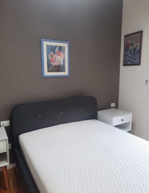 🏡 Apartament 1+1 me Qira – RRUGA E BARRIKADAVE – QENDËR, TIRANË! 1,000 € /Muaj
