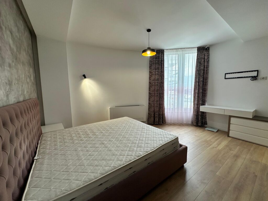 Apartament me qira vjetore , Kopshti Zoologjik
