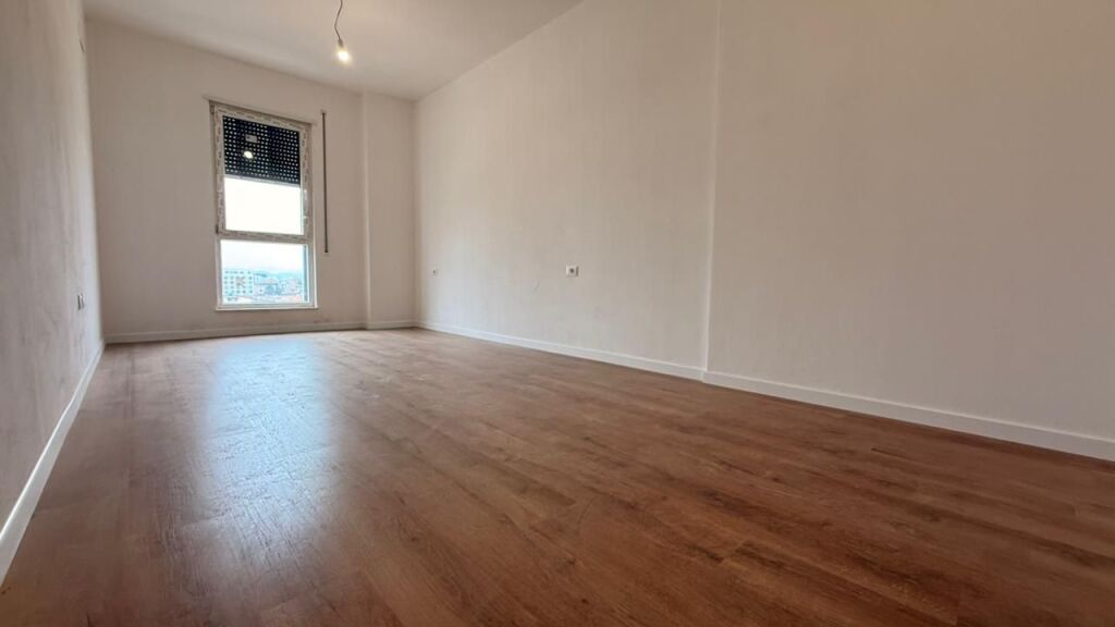 Apartament 2+1+post parkimi per shitje tek 5 Maji ! - Pamja 5