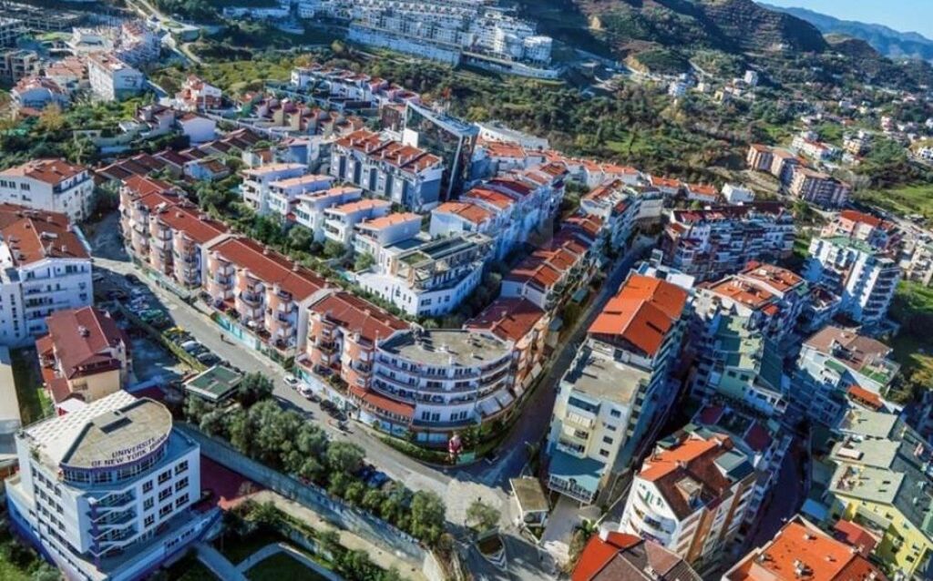 SHITET, TRIPLEX, KODRA E DIELLIT, TIRANE  ID: 530581010-79