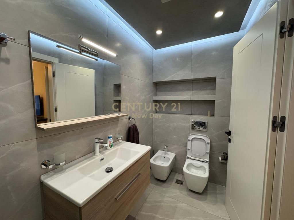 SHITET APARTAMENT 2+1+2T NE MALIN E ROBIT!