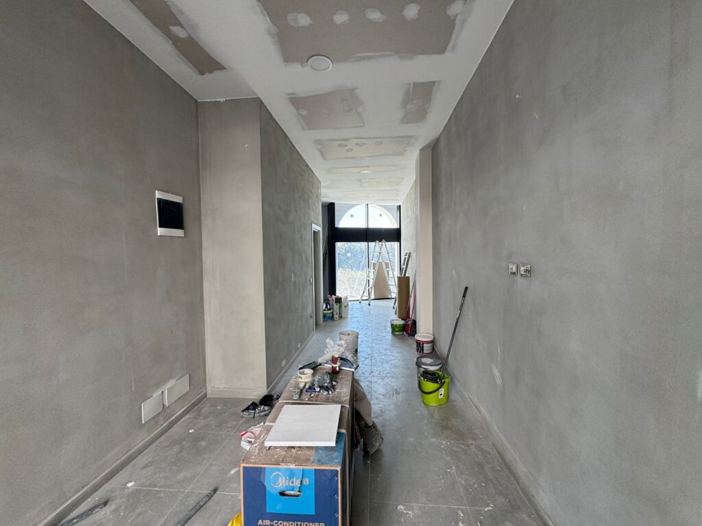 Locale commerciale, ufficio in affitto, ad Astir presso il Complesso River Residence