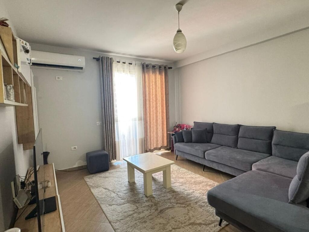 Shitet Apartament 2+1 në Yzberisht
