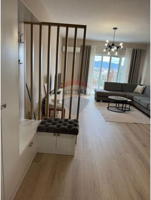 Affittasi appartamento 2+1+2 Zona Botanica