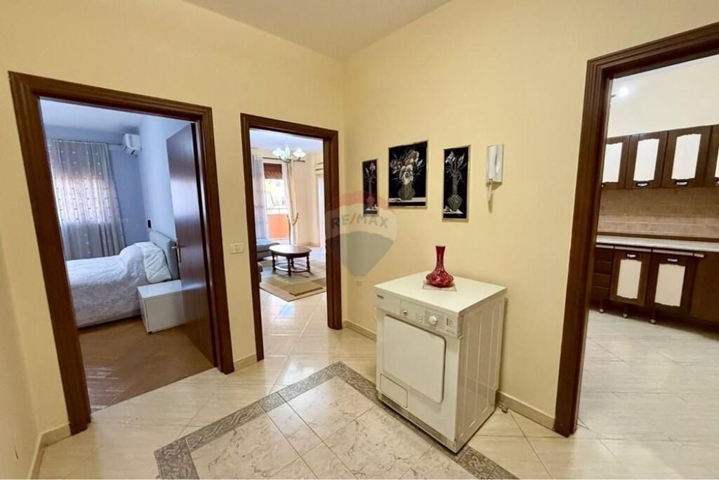 Apartment 1+1 for rent at Komuna e Parisit