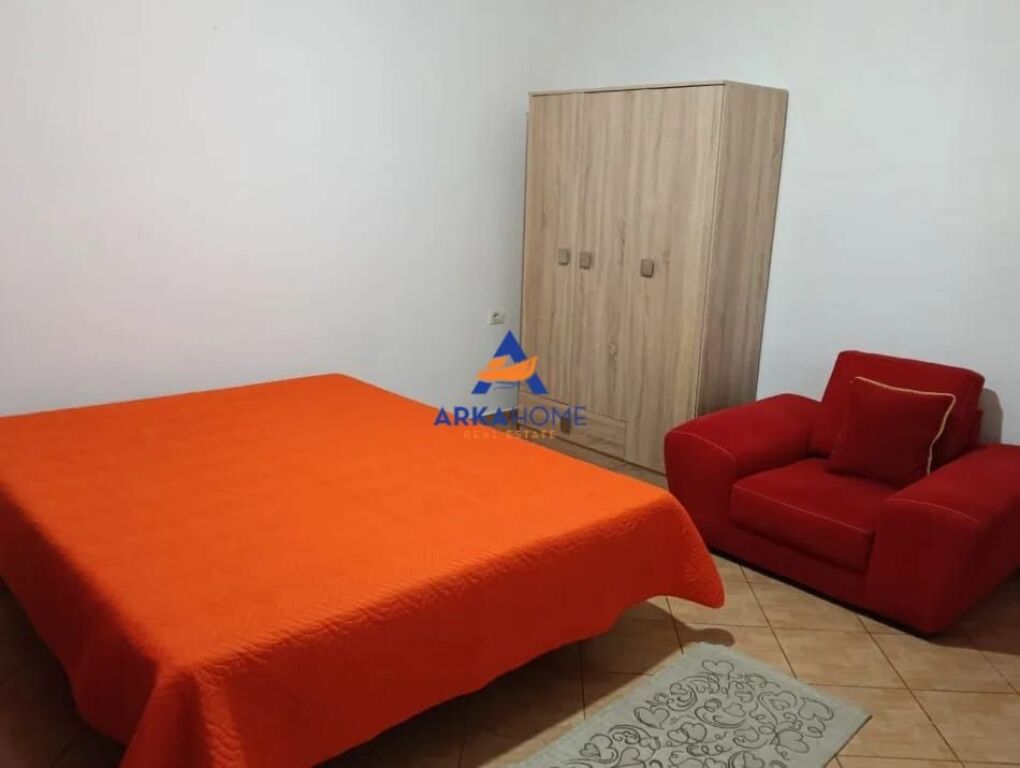 AFFITTASI CASA 1+1+ANNESSO +BALCONE+CORTILE " VICINO ALLA FABBRICA DI FARINA, ASTIR" 350 EURO