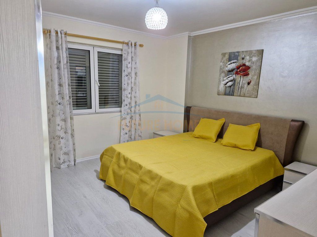 Shitet apartament 3+1+2 Porcelan Prane UET Tirane