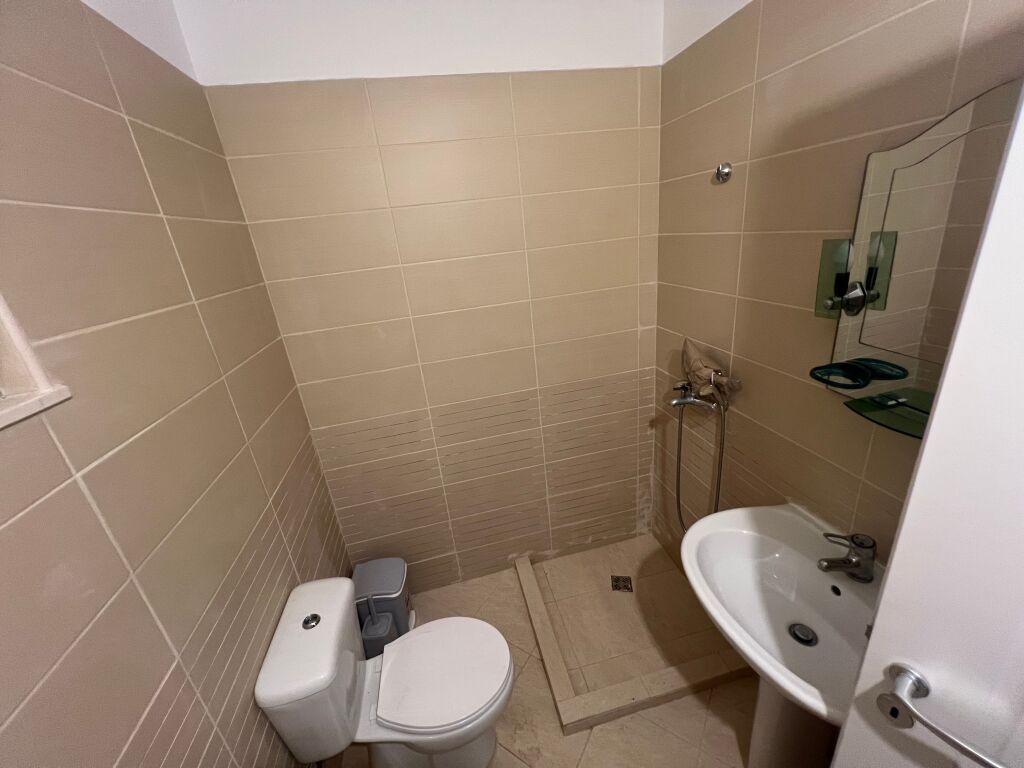 JEPET ME QERA APARTAMENT 2+1+2 LINZE ( RR. SOTIRAQ CACI)