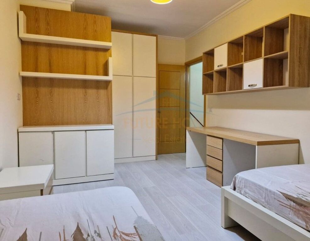 Shitet, Apartament 3+1+2, Porcelan