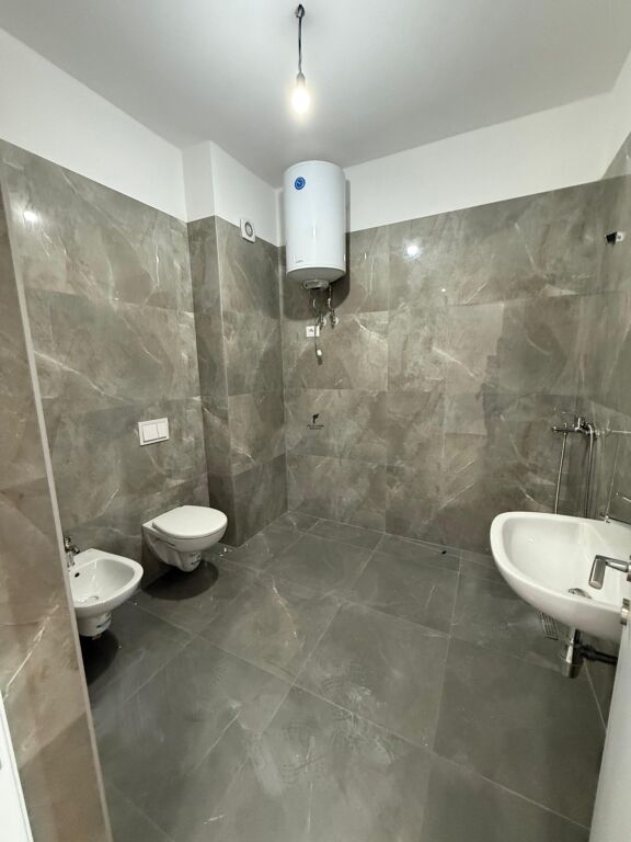 OFFICE FOR RENT 81 M2 DIBRA STREET 500 EURO FH-64725