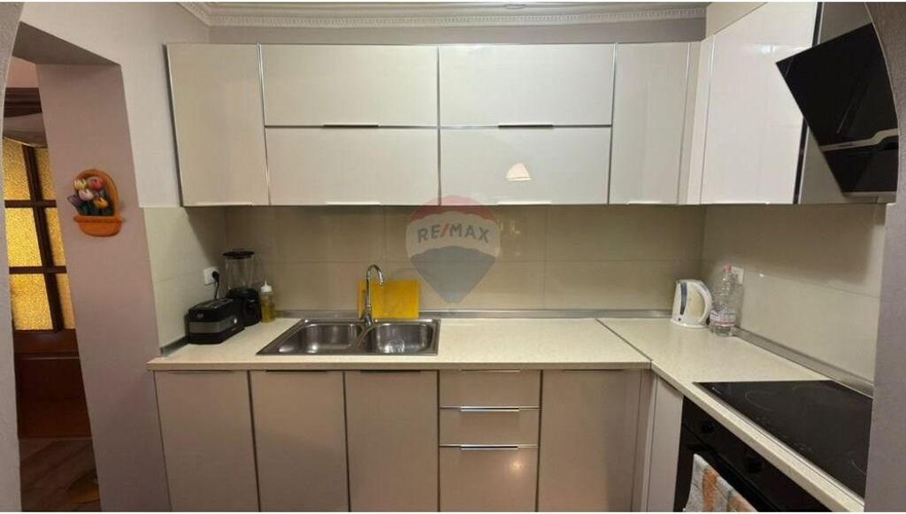 SHITET APARTAMENT 3+1 – RRUGA E KAVAJËS
