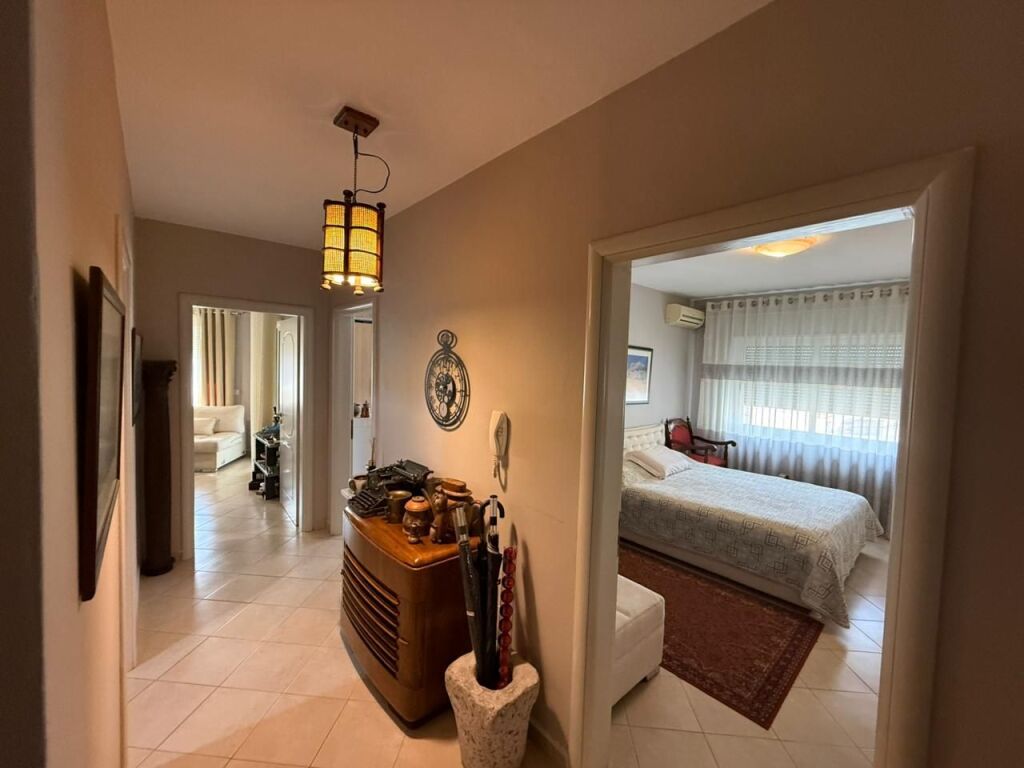 🏢 Shitet apartament 2+1  📍 Vendndodhja: Ish Parku, Rruga Ndre Mjeda💶 Çmimi: 175,000 €
