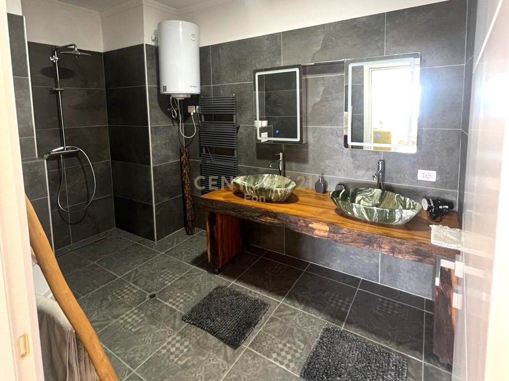 VENDESI SUPER APPARTAMENTO CON VISTA MARE PRESSO LA ROCCIA DI KAVAJES !!